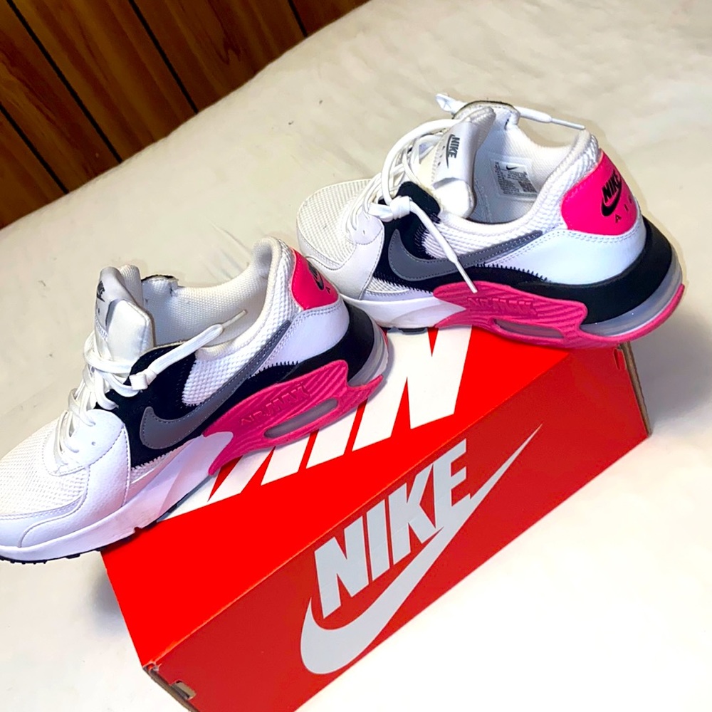 Women Nike sneakers…pink & white…size 8 1/2